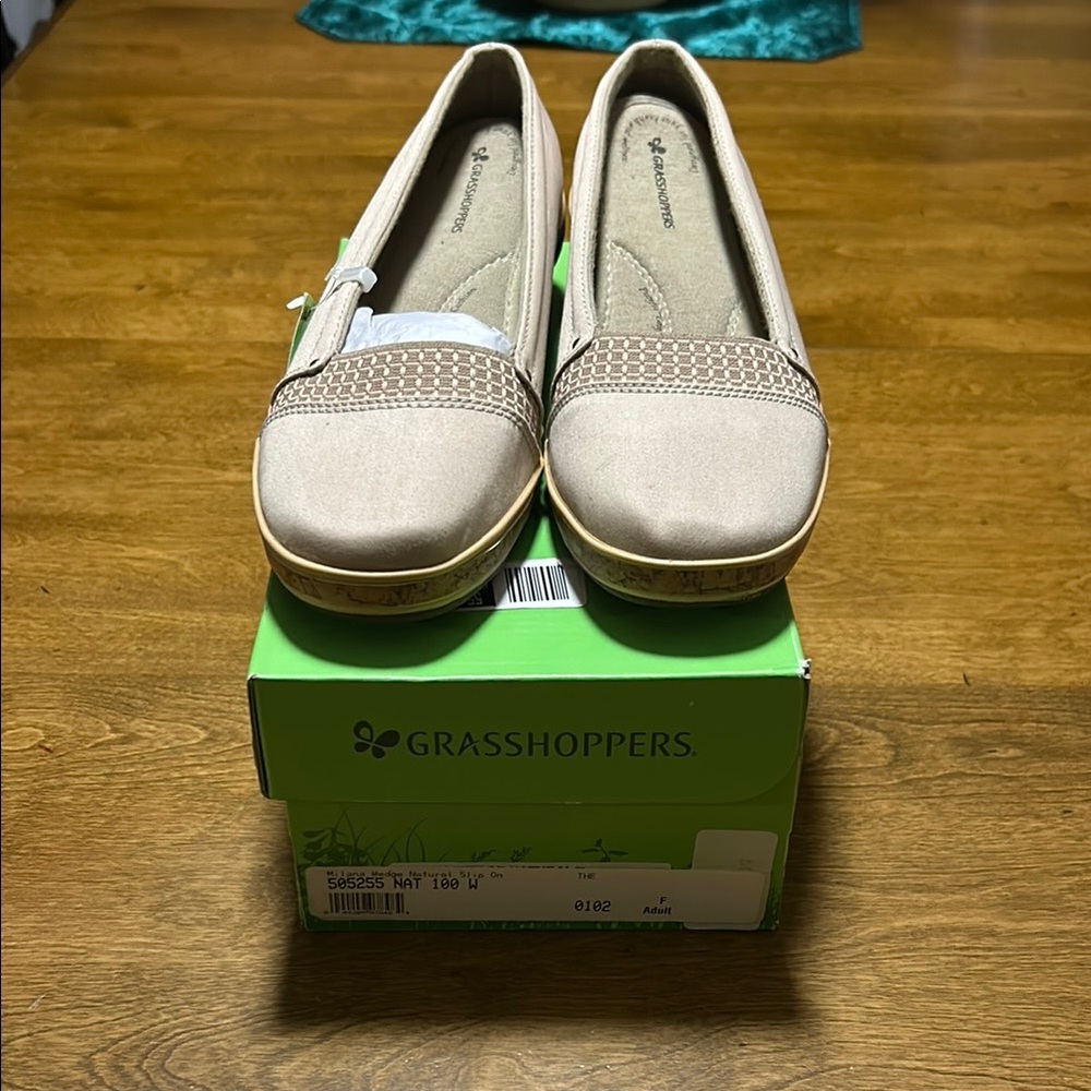 Grasshoppers Women's Beige Loafers